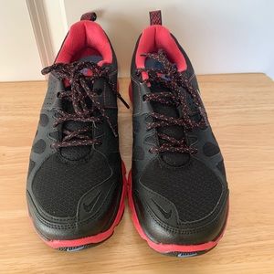 Nike flex trail 53769-001 new size 8. Clean. Smoke free. Never worn.